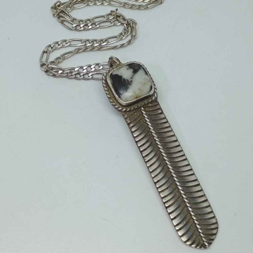 * Vintage Antique Navajo Signed White Buffalo Sterling Silver Feather Necklace